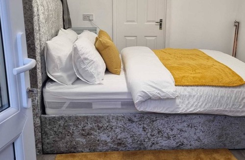 Luton Apartment | One Bedroom Studio nice clean and comfortable.