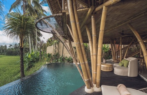 Kenderan House | One Bedroom - Tropical Bamboo Retreat for a Peaceful Escape
