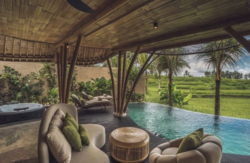 Kenderan House | One Bedroom - Tropical Bamboo Retreat for a Peaceful Escape