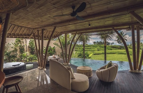 Kenderan House | One Bedroom - Tropical Bamboo Retreat for a Peaceful Escape