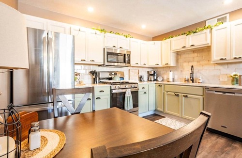 Conneaut Lakeshore Apartment | One Bedroom Haven at Avanti Cove