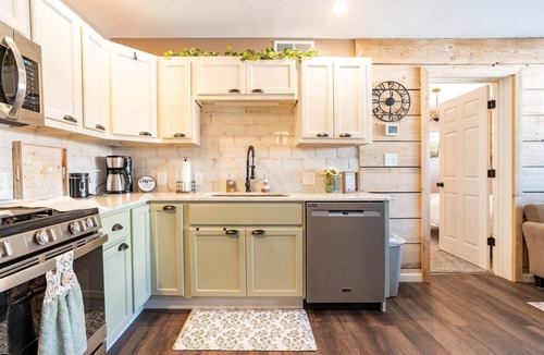 Conneaut Lakeshore Apartment | One Bedroom Haven at Avanti Cove