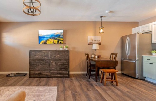 Conneaut Lakeshore Apartment | One Bedroom Haven at Avanti Cove