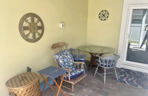 Indian Rocks Beach Apartment | One Bedroom Apartment, One block from the beach BTR #2197