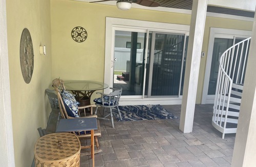 Indian Rocks Beach Apartment | One Bedroom Apartment, One block from the beach BTR #2197