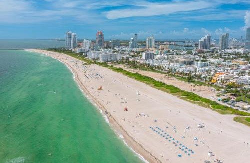 South Beach Apartment | One block from beach South Beach Ocean Dr-King Bed