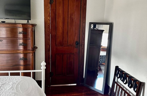 Mount Dora House | ONE BLOCK from downtown Mount Dora! Upper Level Duplex 2 bed/1 bath -sleeps 5