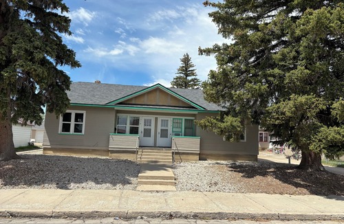 Rawlins House | One block from downtown One bed one bath with extra folded out bed.