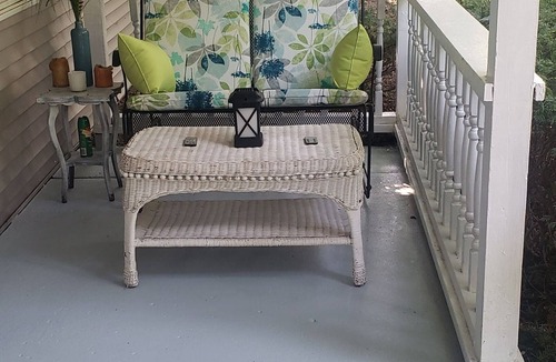 Williamsville House | One block from Main Street, free parking, pets allowed