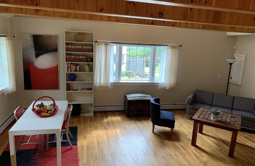 Stockbridge House | One block from Main St Stockbridge