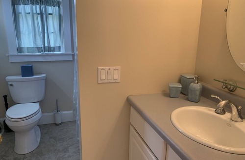 Stockbridge House | One block from Main St Stockbridge