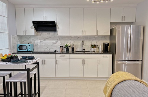 Center City Apartment | One-BR near CenterCity, Chinatown: Unit B