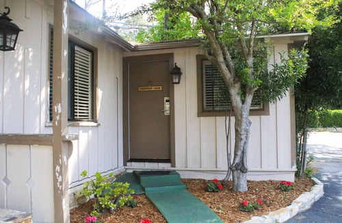 Northeast Carmel Cottage | One Double Bed Cottage