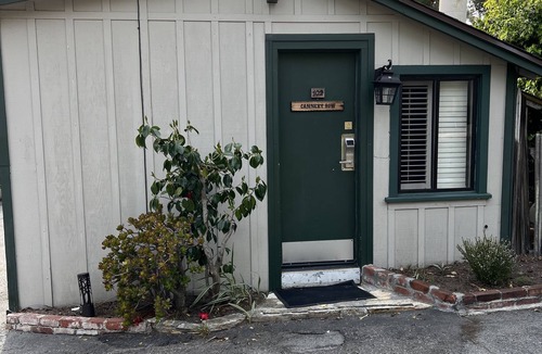 Northeast Carmel Cottage | One Double Bed Cottage