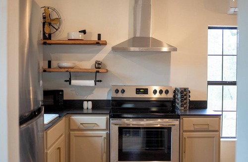 Hatton House | One Eyed Odie's Cozy 3-bed, 1-bath home with a relaxing hot tub.