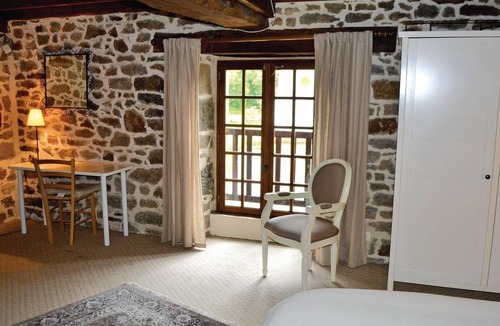 Taden House | One half of a stone cottage on the Bugsierer Trail, where the whole family can go for bike rides.