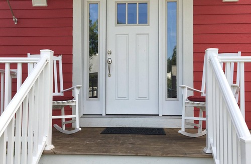 Michigan City House | One hour & 15 minutes from Chicago! Create family traditions at Big Red!