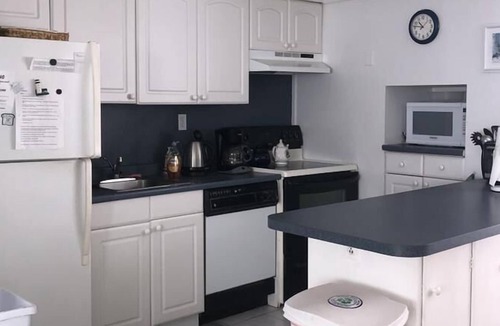 Beach Haven Gardens Apartment | ONE HOUSE FROM THE BEACH!