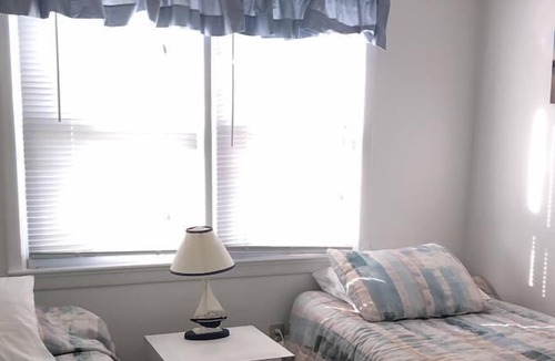 Beach Haven Gardens Apartment | ONE HOUSE FROM THE BEACH!