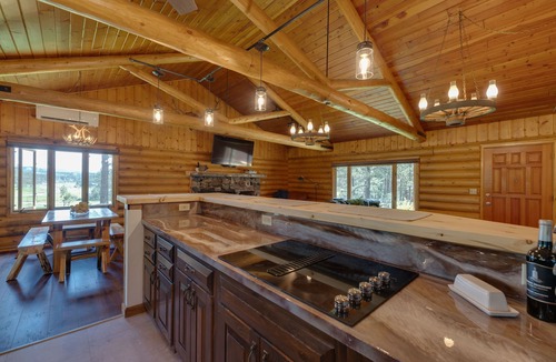 Custer House | One Level Log Home on 3.5 Acres, Beautiful Views, Newly Updated