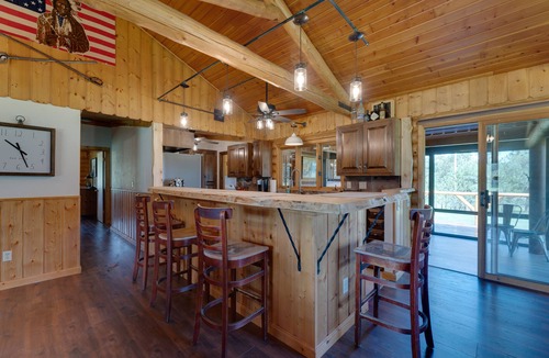 Custer House | One Level Log Home on 3.5 Acres, Beautiful Views, Newly Updated