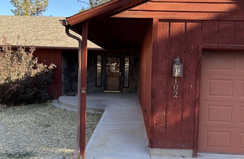 Ruidoso House | One level open concept home in the beautiful Ruidoso pines.