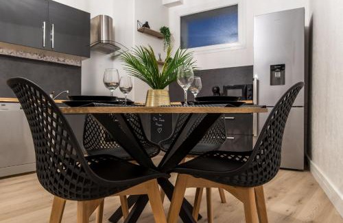Pont-d'Ain Villa | One Love Room