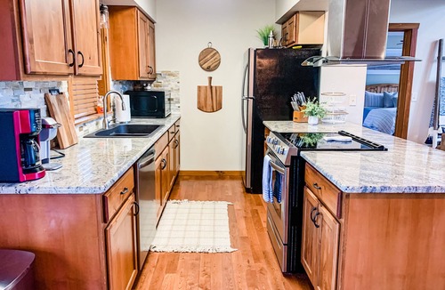 Indian Point Cabin | ONE Minute from Silver Dollar City! INDOOR Pool!