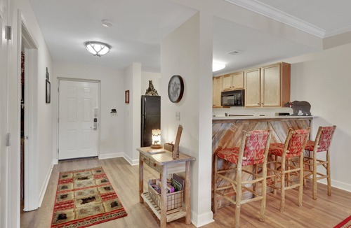 Pigeon Forge Condo | ONE MINUTE OFF PARKWAY BUT VERY PEACEFUL, 3RD FLOOR