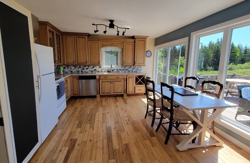 Wood Islands Cottage | One-minute walk to a sandy beach. Beachside Haven Cottage awaits.