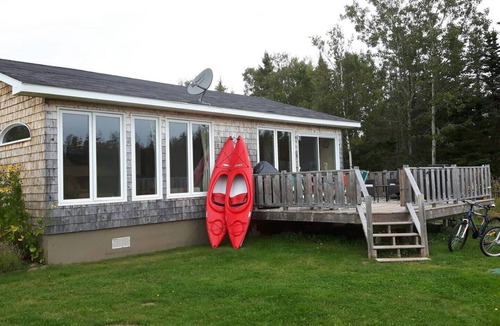 Wood Islands Cottage | One-minute walk to a sandy beach. Beachside Haven Cottage awaits.