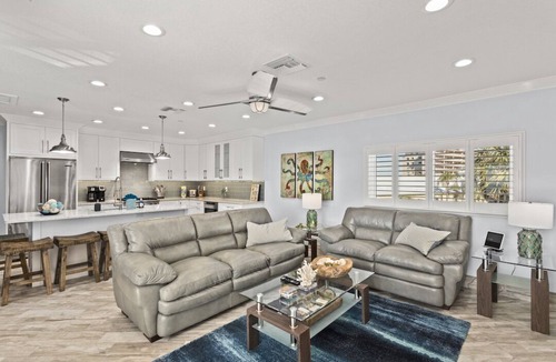 Indian Shores Condo | One-of-a-Kind … 4 Bdrm, 3.5 Bath Beach Chateaux Condo . Just Steps to Beach