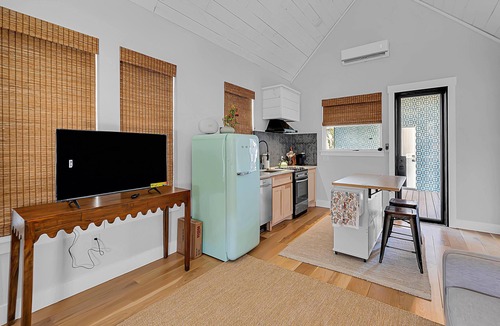 Brazos House | One-of-a-Kind DogTrot House/Walk to Magnolia
