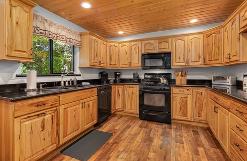 Easton House | One of a kind family retreat! Slps 30 | Gym | Game Room | On Silver Creek