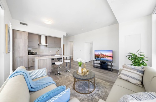 Unionville Apartment | One of a Kind Penthouse in Markham