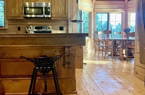 Magnetawan Cottage | One of a Kind Timber Framed Waterfront Escape w/Hot Tub!