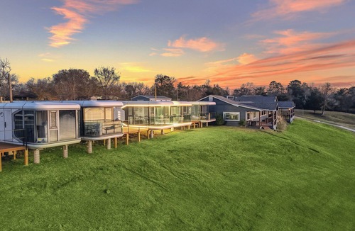 Highlands Apartment | One-of-a-kind tiny home designed for an unforgettable stay by the beautiful San Jacinto River