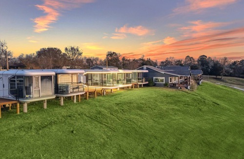 Highlands Apartment | One-of-a-kind tiny home designed for an unforgettable stay by the beautiful San Jacinto River