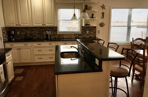 Highlands Cottage | One of a kind unit, waterviews EVERYWHERE!