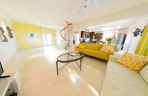 Summerland Key House | One of the very few beach houses with a daily, rental license in the Keys.