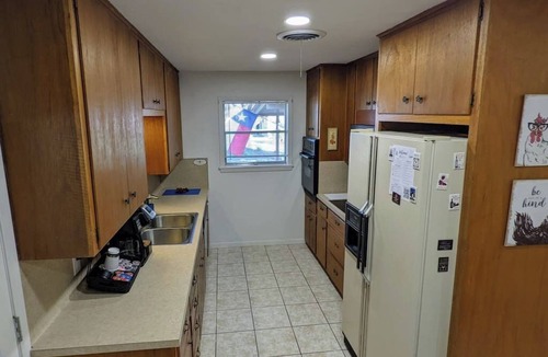 Bastrop House | One Old Oak Charming Farmhouse, 7-min to Downtown