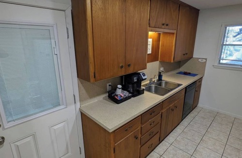 Bastrop House | One Old Oak Charming Farmhouse, 7-min to Downtown