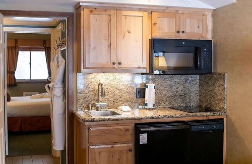 Olympic Valley Hotel | One Room | Free Parking | Balcony