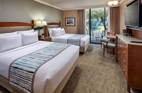 Coronado Hotel | One Room | Heated Pool | Private Parking | Near Beach