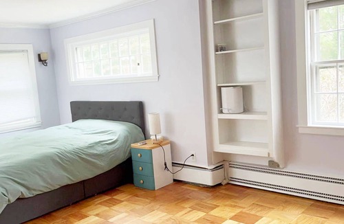 Lexington House | One room with full size bed