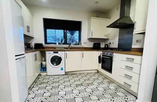 Thames House | One Stay, Large Double room, Sleeps 2