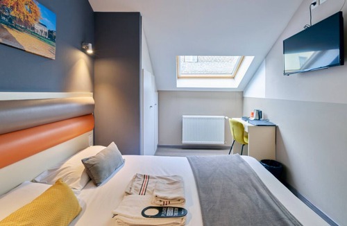 Contades Hotel | One Unit w/Two Beds | Pet Allowed | Near Place du Marché Gayot