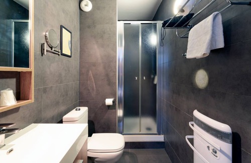 Contades Hotel | One Unit w/Two Beds | Pet Allowed | Near Place du Marché Gayot