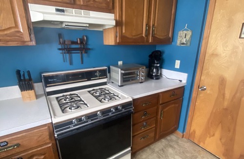 Bridgeport House | Oneida Lakefront Camp- Perfect for Winter and Summer Activities-Lower Unit