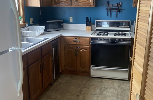 Bridgeport House | Oneida Lakefront Camp- Perfect for Winter and Summer Activities-Lower Unit